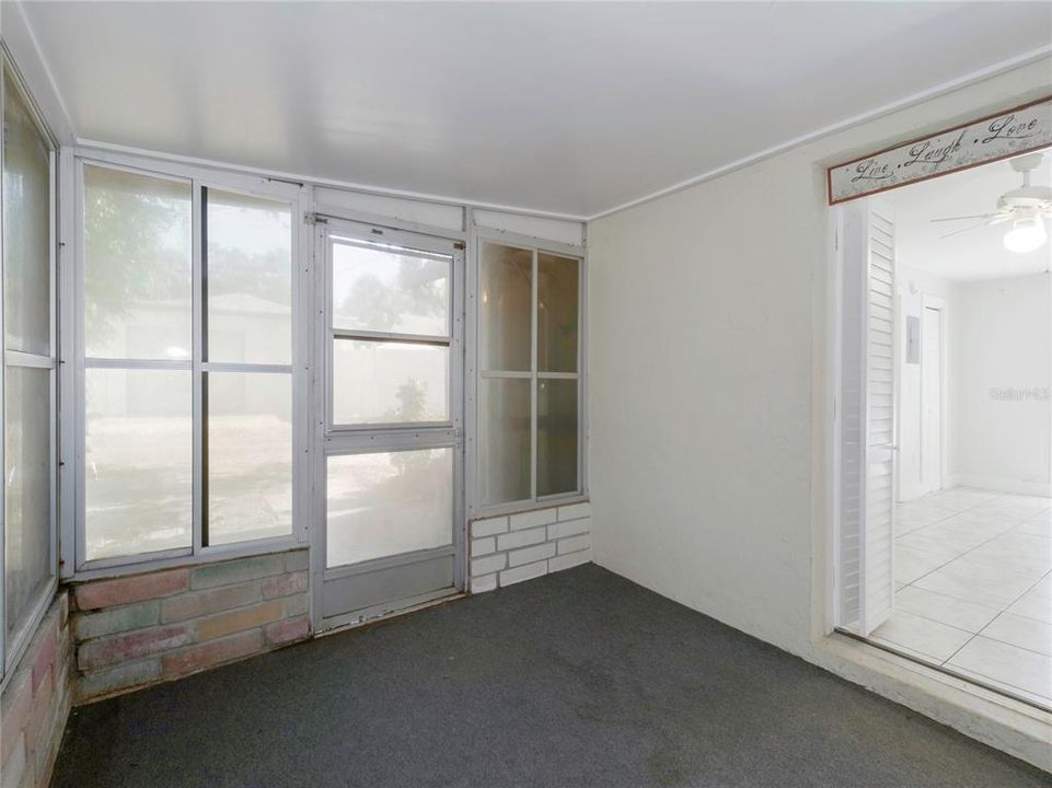 出租: $1,250 (0 贝兹, 1 浴室, 520 平方英尺)