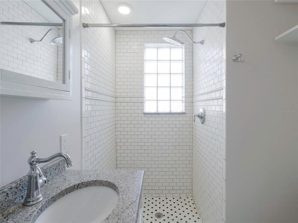 出租: $1,250 (0 贝兹, 1 浴室, 520 平方英尺)