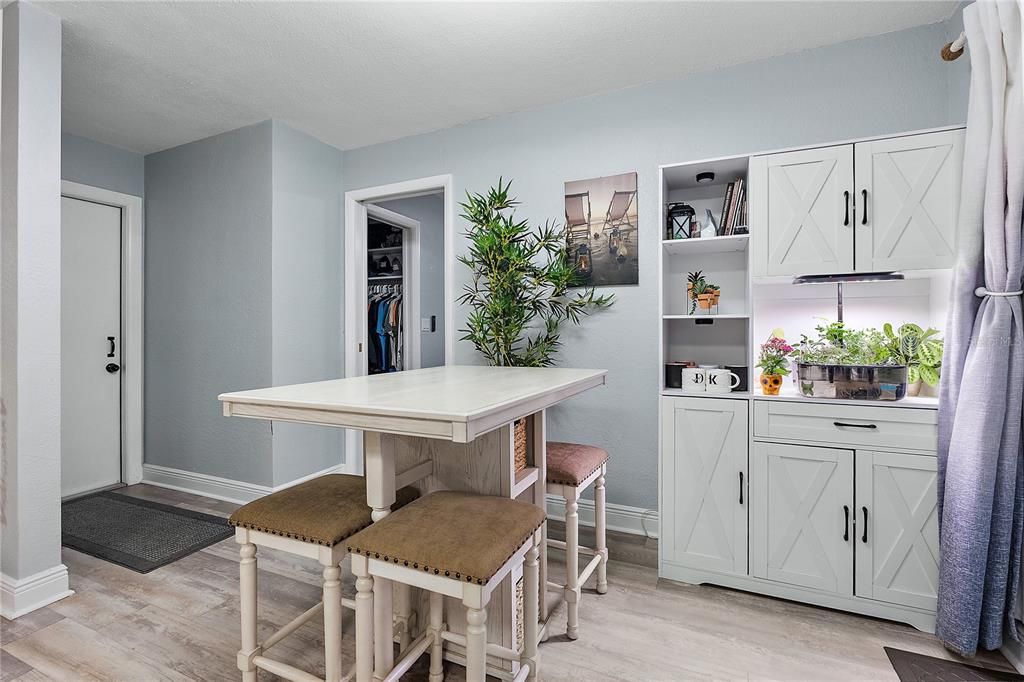 For Sale: $445,000 (3 beds, 2 baths, 1060 Square Feet)