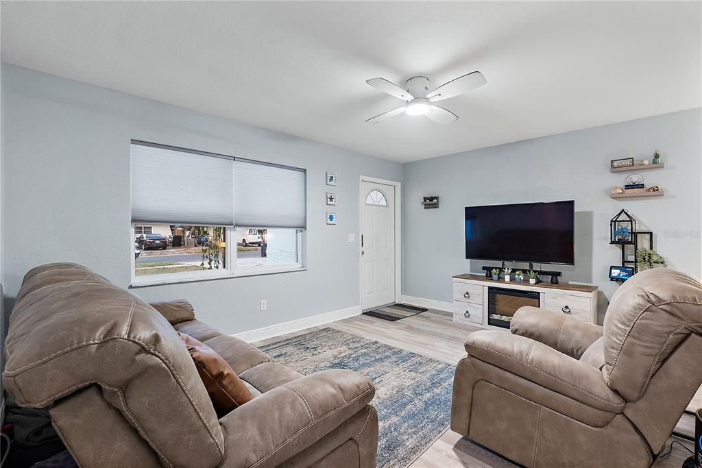 For Sale: $445,000 (3 beds, 2 baths, 1060 Square Feet)