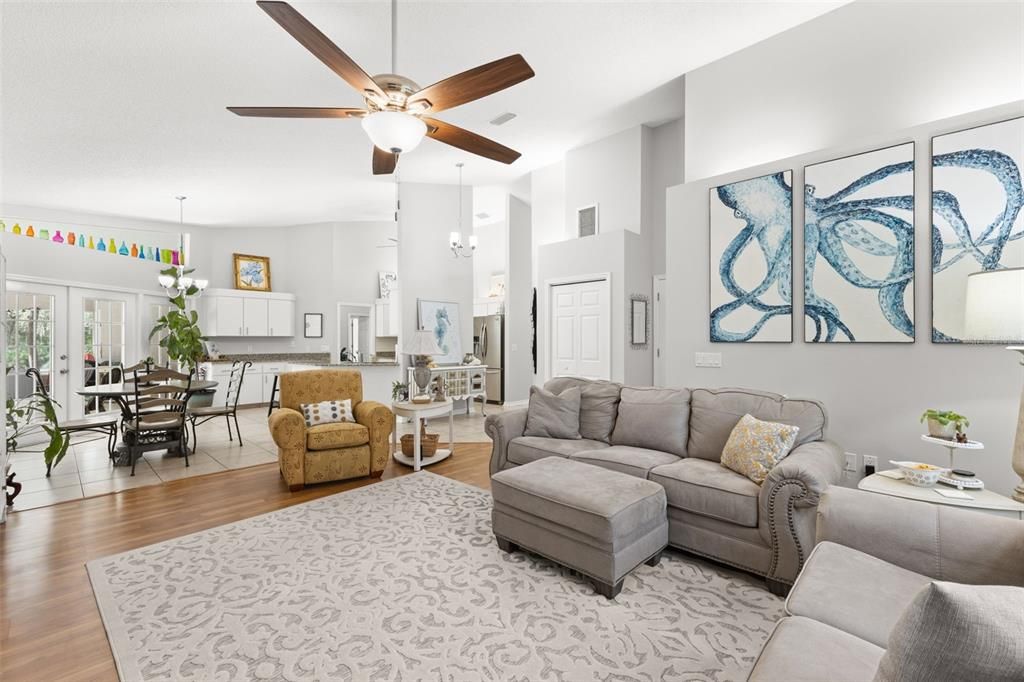 En Venta: $575,000 (3 camas, 2 baños, 2368 Pies cuadrados)