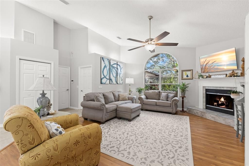 En Venta: $575,000 (3 camas, 2 baños, 2368 Pies cuadrados)