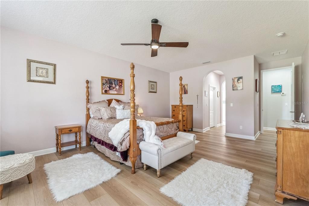 En Venta: $524,999 (3 camas, 2 baños, 2101 Pies cuadrados)