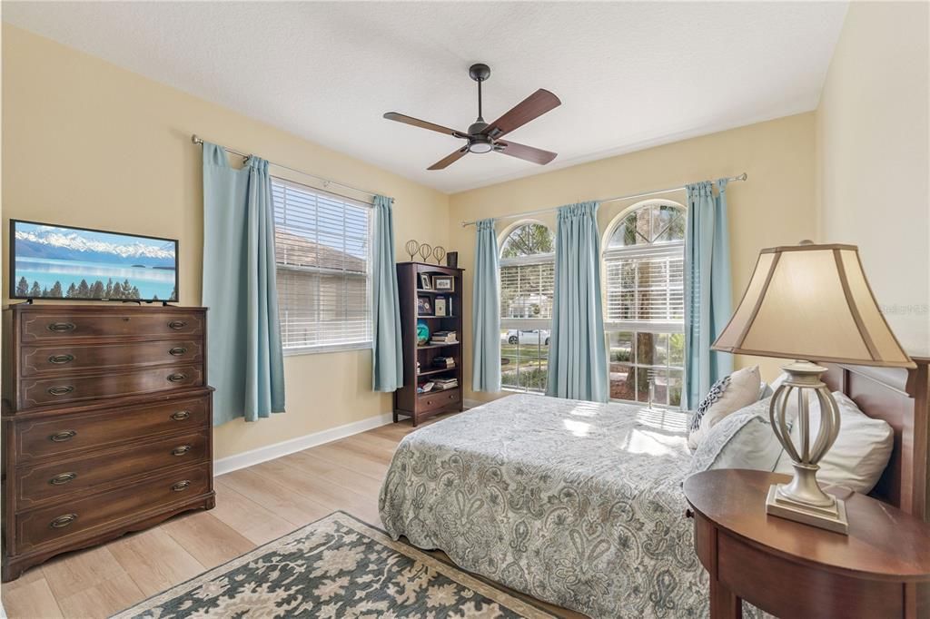 En Venta: $524,999 (3 camas, 2 baños, 2101 Pies cuadrados)