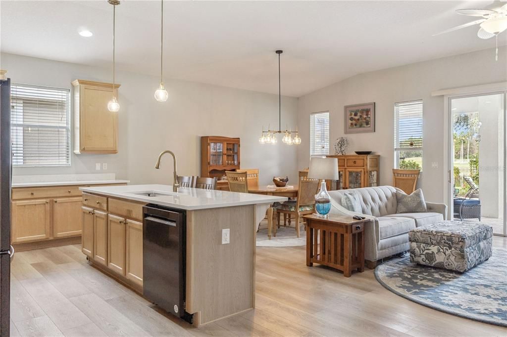 En Venta: $524,999 (3 camas, 2 baños, 2101 Pies cuadrados)