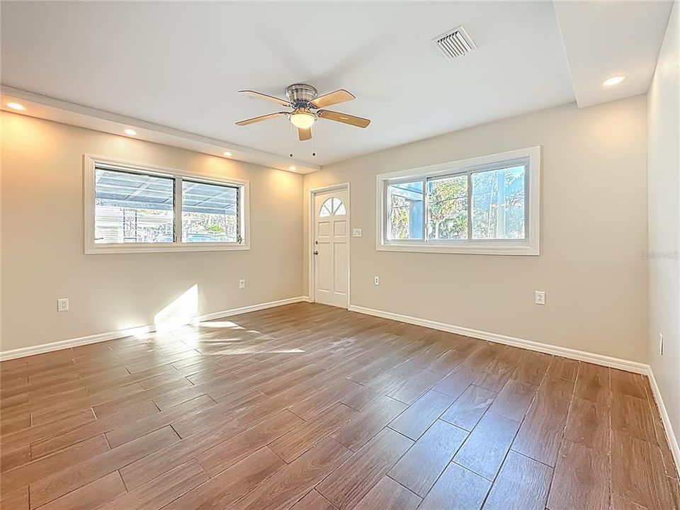 For Sale: $245,000 (3 beds, 2 baths, 1260 Square Feet)