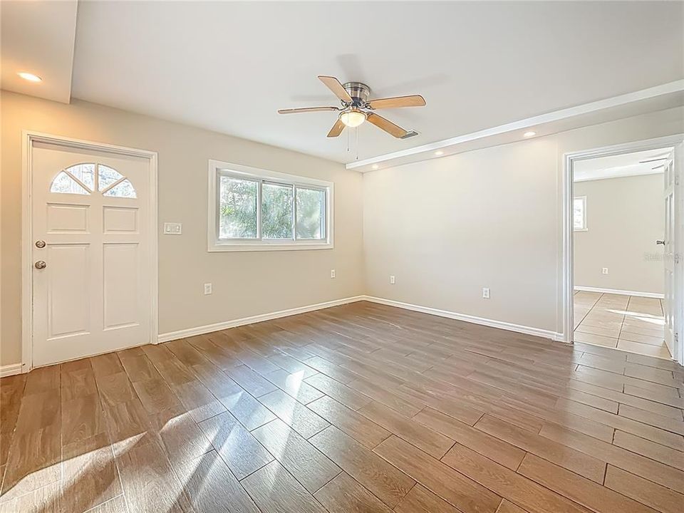 For Sale: $245,000 (3 beds, 2 baths, 1260 Square Feet)