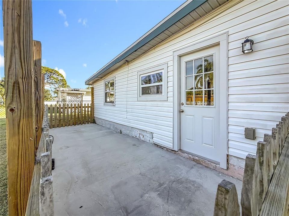 For Sale: $245,000 (3 beds, 2 baths, 1260 Square Feet)