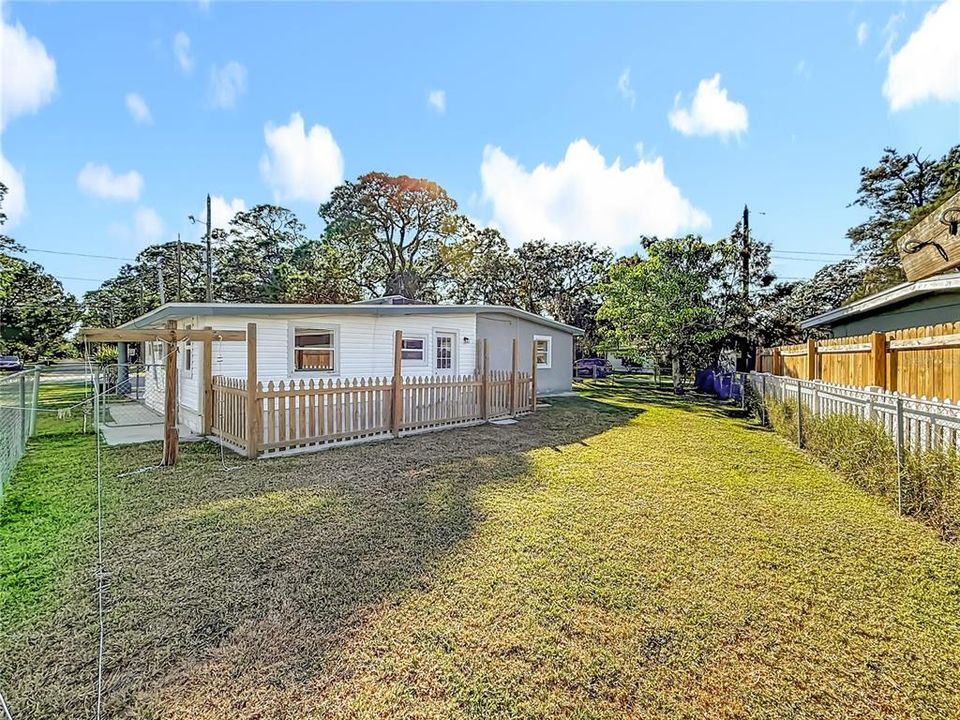 For Sale: $245,000 (3 beds, 2 baths, 1260 Square Feet)