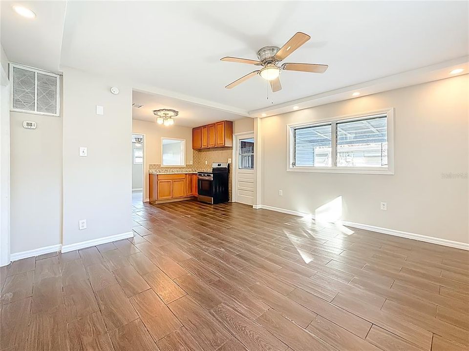 For Sale: $245,000 (3 beds, 2 baths, 1260 Square Feet)