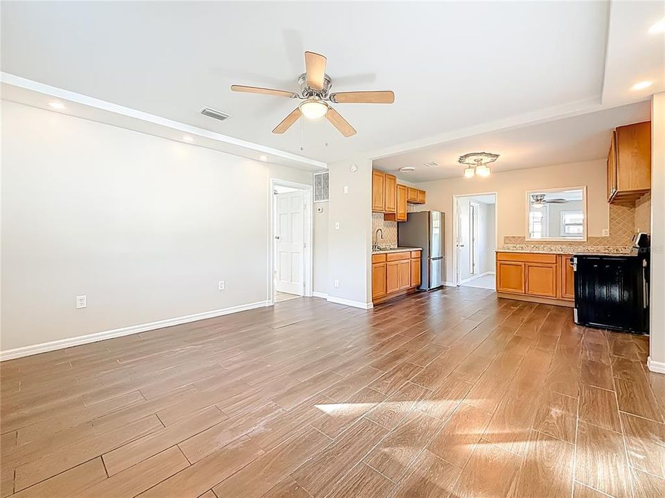 For Sale: $245,000 (3 beds, 2 baths, 1260 Square Feet)