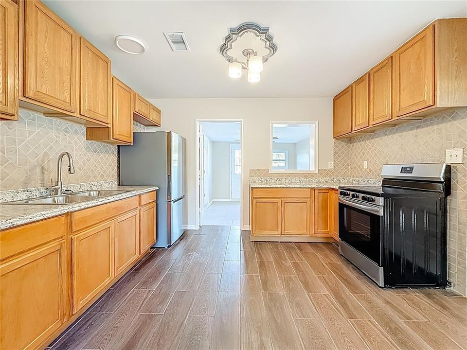 For Sale: $245,000 (3 beds, 2 baths, 1260 Square Feet)