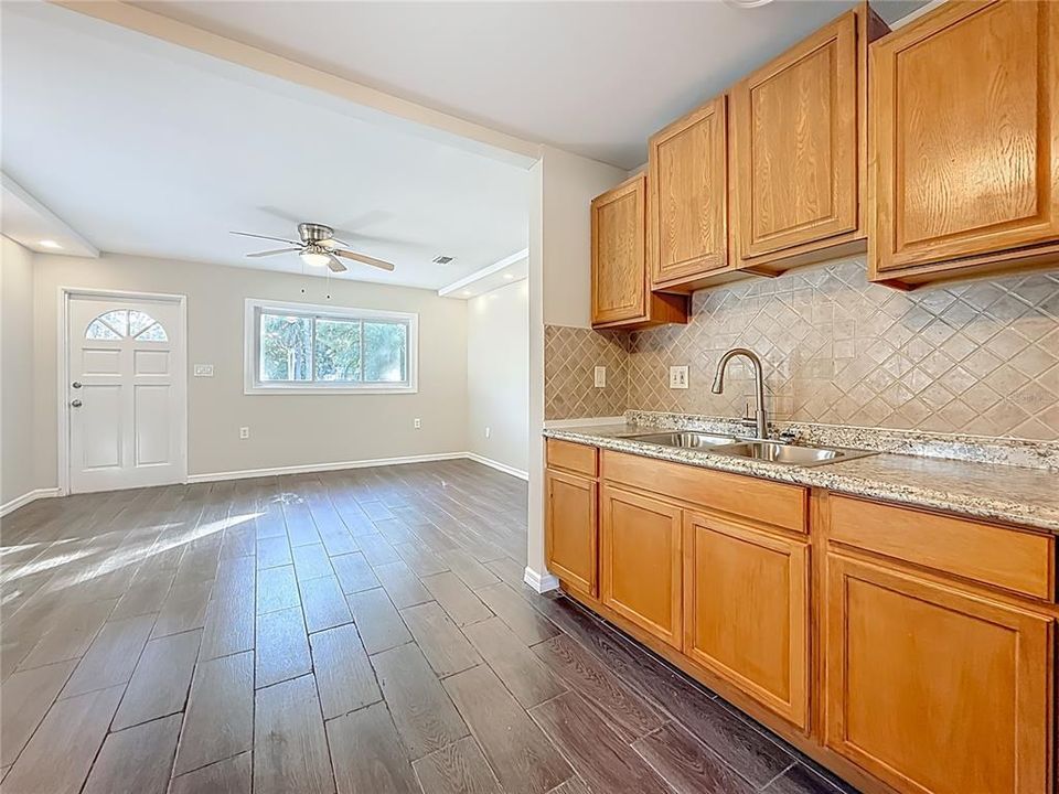 For Sale: $245,000 (3 beds, 2 baths, 1260 Square Feet)