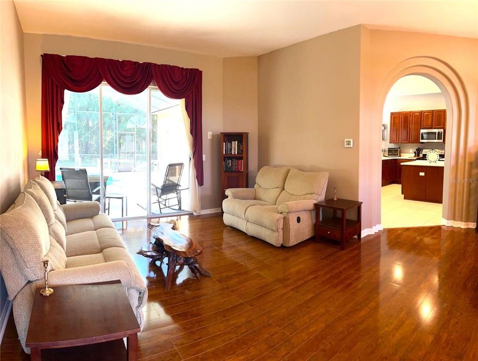 На продажу: $574,900 (4 спален, 3 ванн, 2379 Квадратных фут)