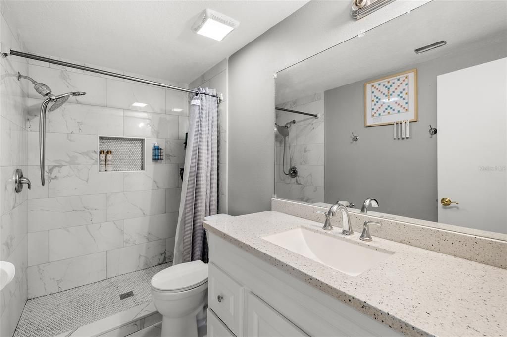 На продажу: $250,000 (2 спален, 2 ванн, 1328 Квадратных фут)