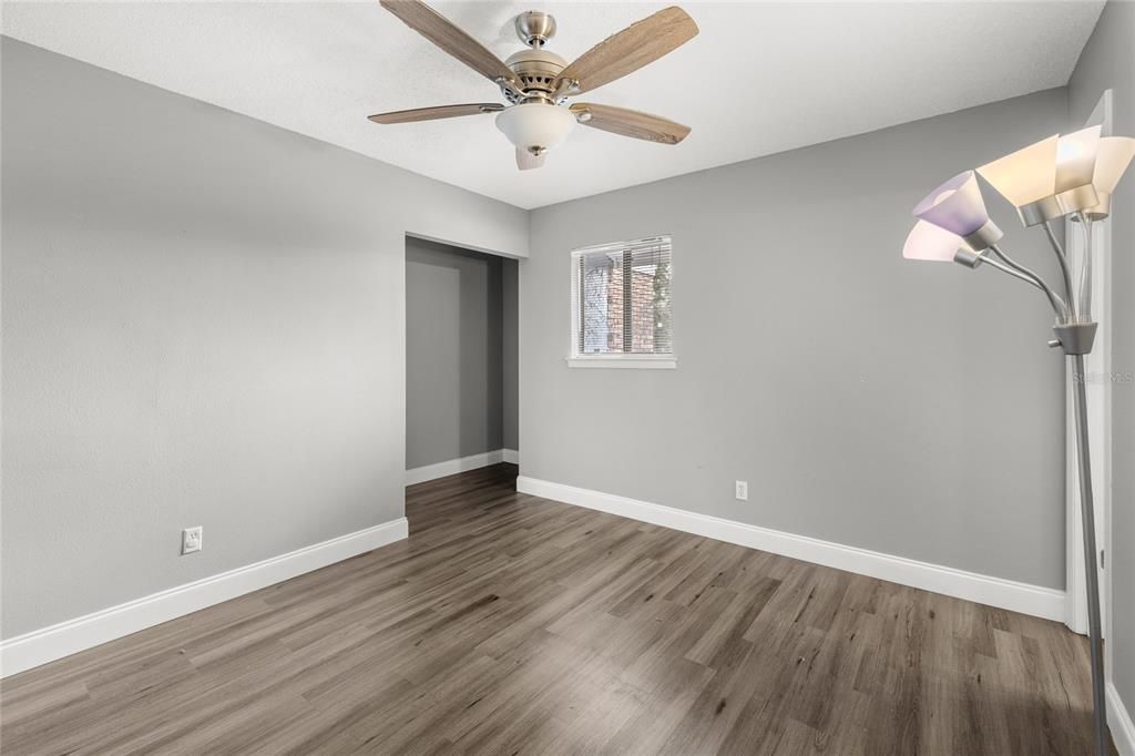 На продажу: $250,000 (2 спален, 2 ванн, 1328 Квадратных фут)