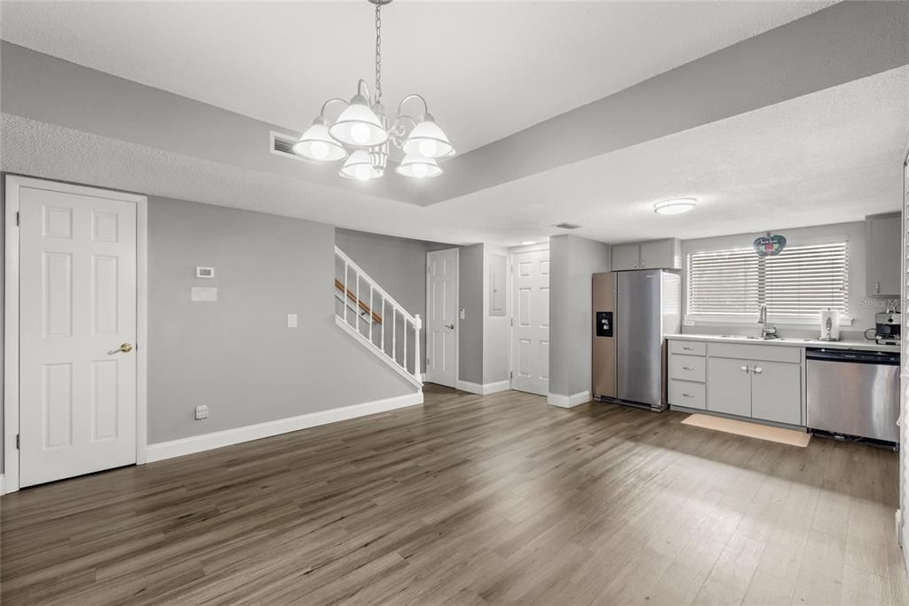 На продажу: $250,000 (2 спален, 2 ванн, 1328 Квадратных фут)