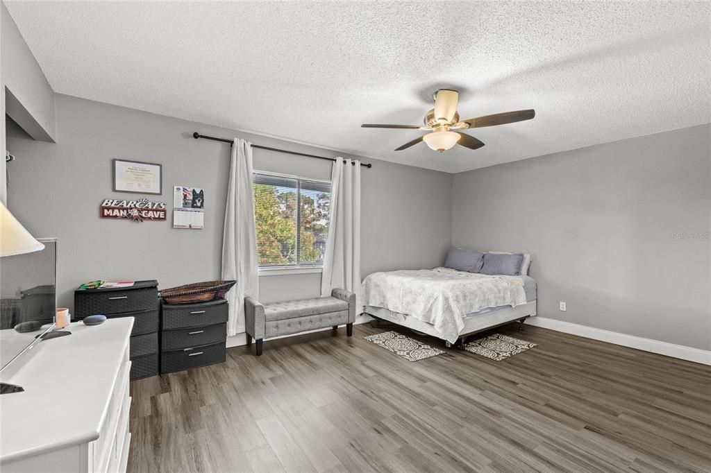 На продажу: $250,000 (2 спален, 2 ванн, 1328 Квадратных фут)