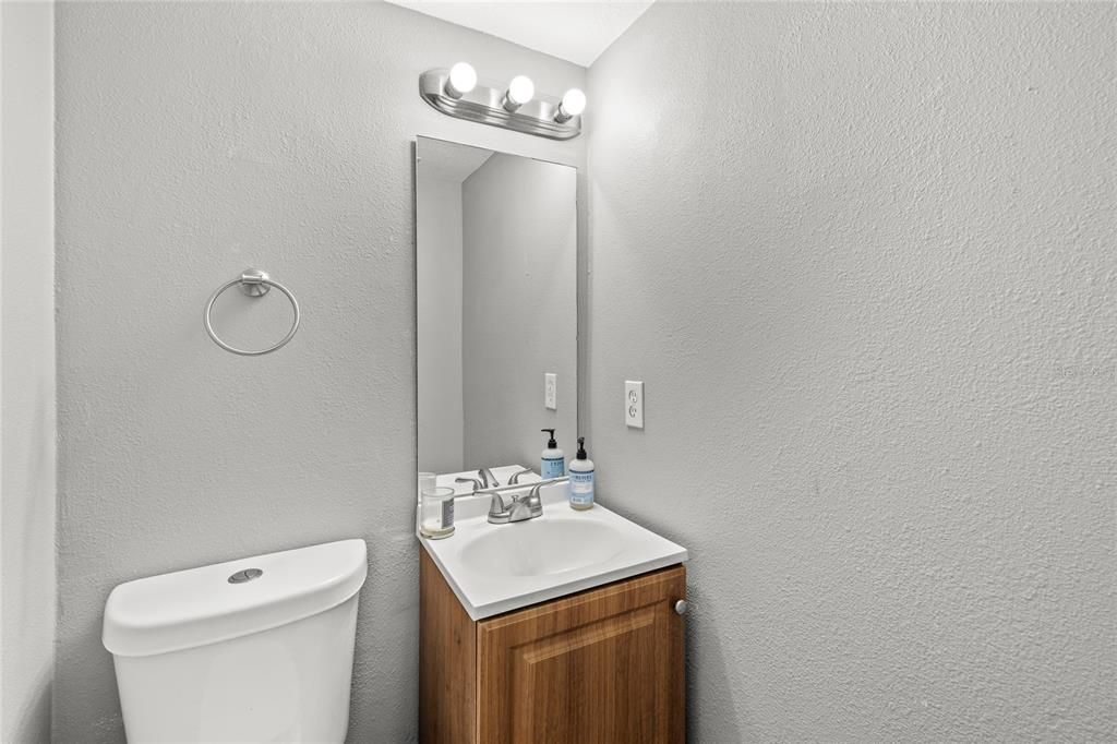 На продажу: $250,000 (2 спален, 2 ванн, 1328 Квадратных фут)