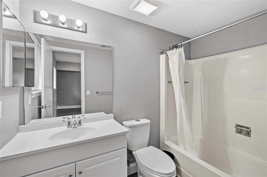 На продажу: $250,000 (2 спален, 2 ванн, 1328 Квадратных фут)