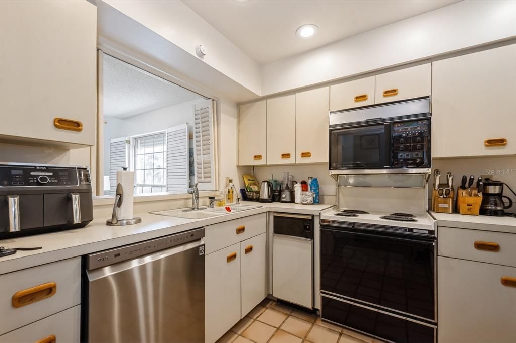 For Rent: $8,500 (2 beds, 2 baths, 1455 Square Feet)