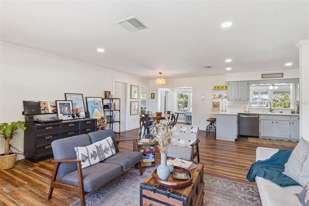 For Sale: $359,000 (3 beds, 2 baths, 1820 Square Feet)