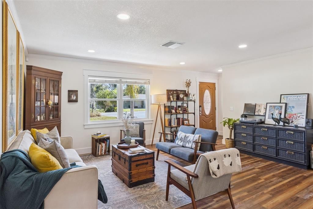 For Sale: $359,000 (3 beds, 2 baths, 1820 Square Feet)