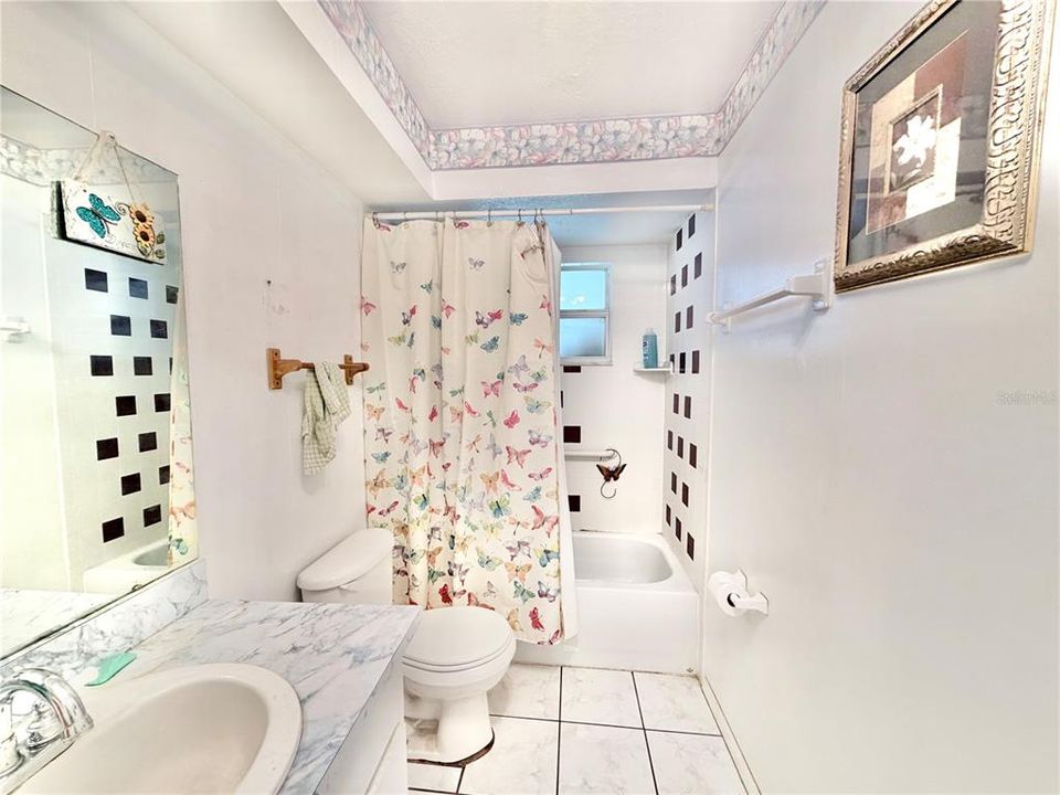 Active With Contract: $180,000 (2 beds, 1 baths, 782 Square Feet)