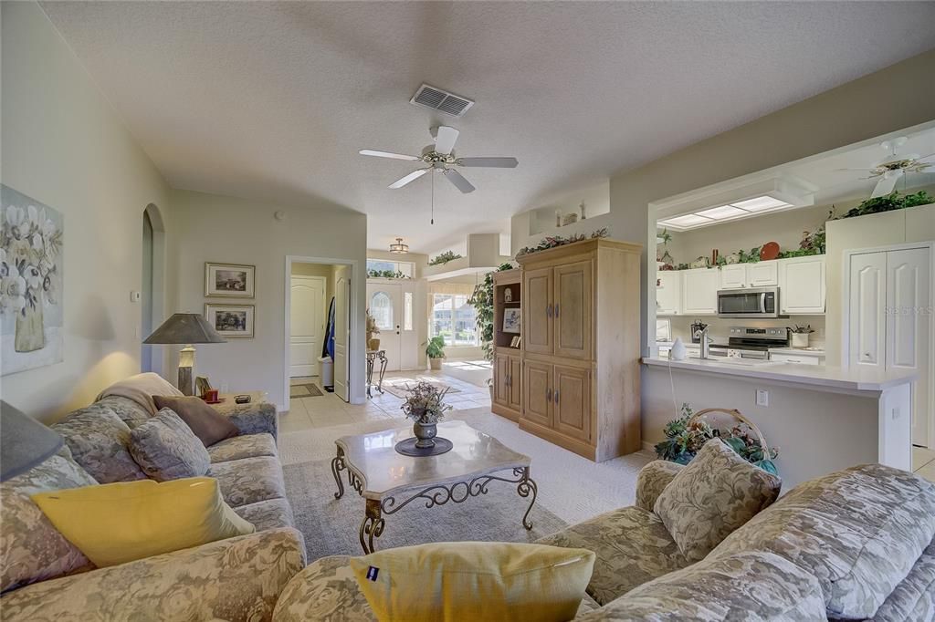 For Rent: $2,500 (2 beds, 2 baths, 1787 Square Feet)