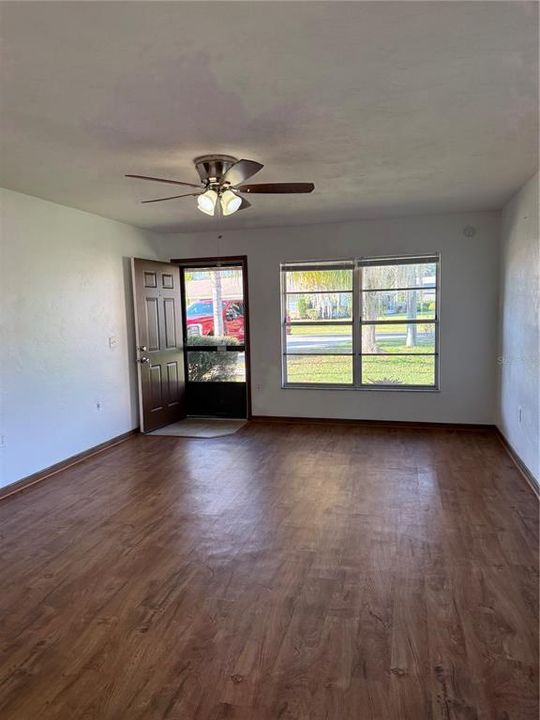 待售: $245,000 (3 贝兹, 2 浴室, 1279 平方英尺)