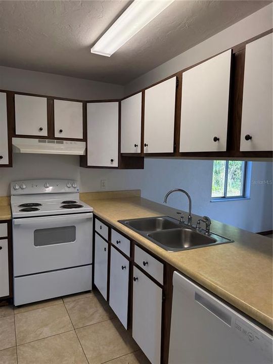 待售: $245,000 (3 贝兹, 2 浴室, 1279 平方英尺)