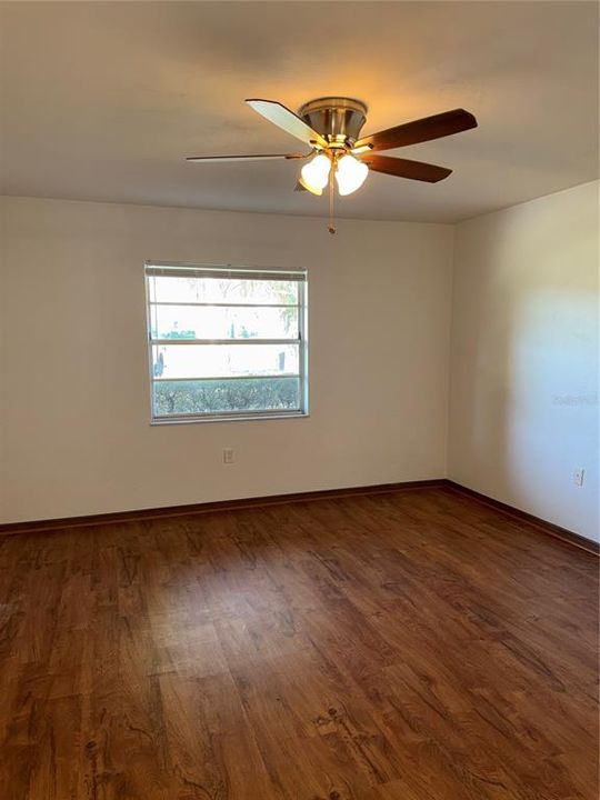 待售: $245,000 (3 贝兹, 2 浴室, 1279 平方英尺)