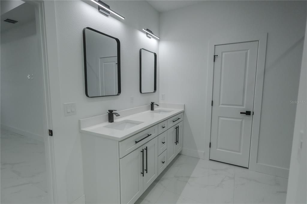 For Sale: $455,000 (4 beds, 3 baths, 2060 Square Feet)