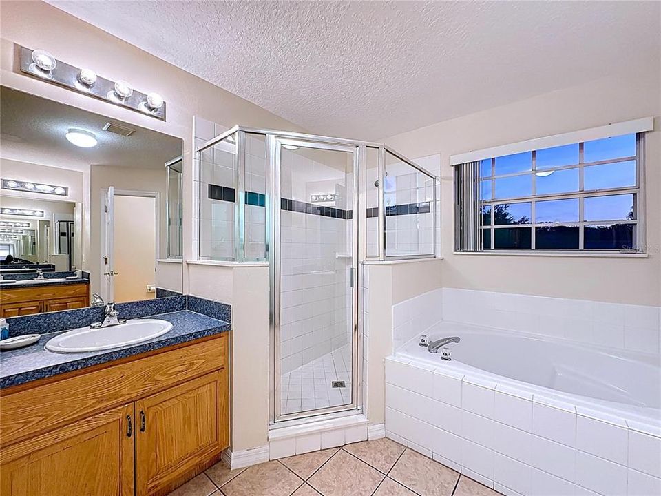 待售: $460,000 (5 贝兹, 3 浴室, 2532 平方英尺)