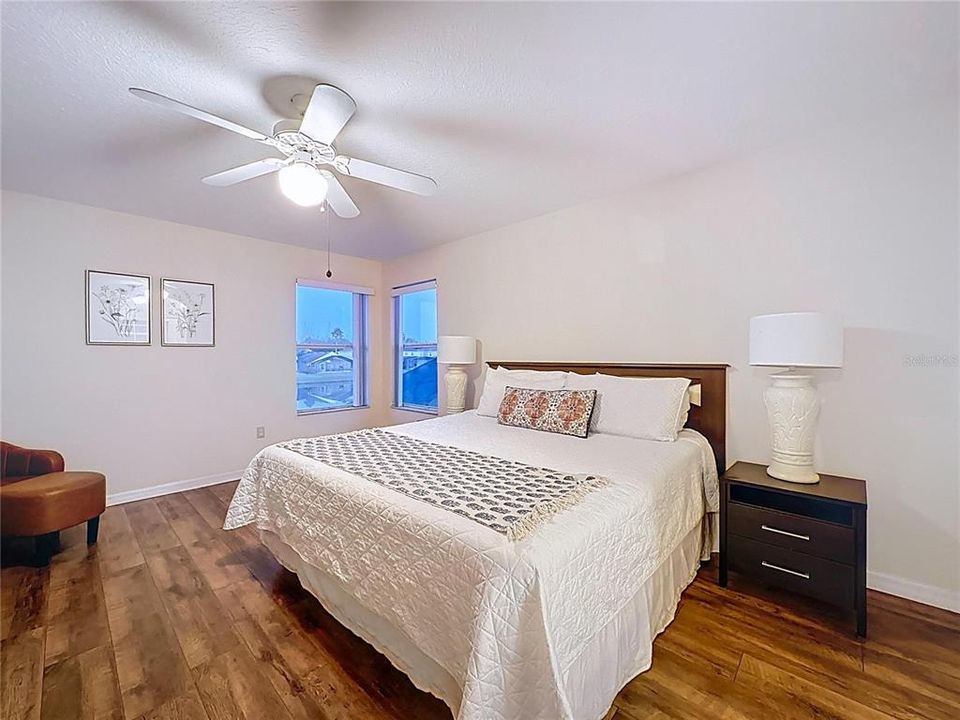 待售: $460,000 (5 贝兹, 3 浴室, 2532 平方英尺)