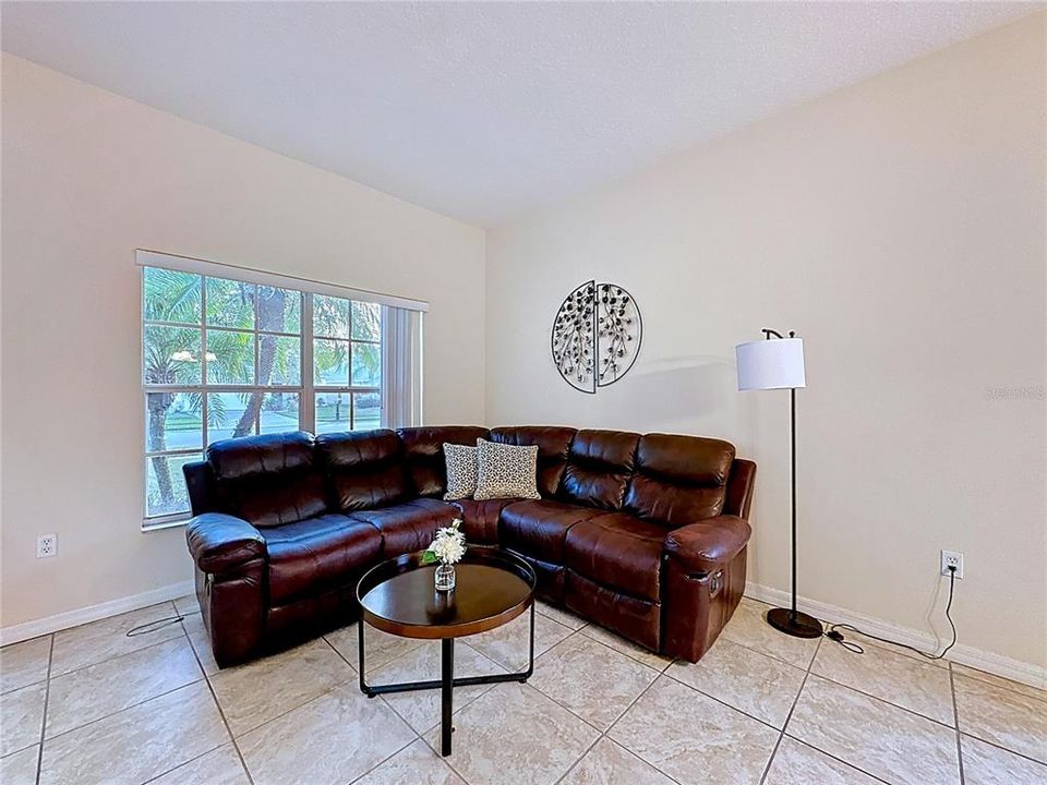 待售: $460,000 (5 贝兹, 3 浴室, 2532 平方英尺)