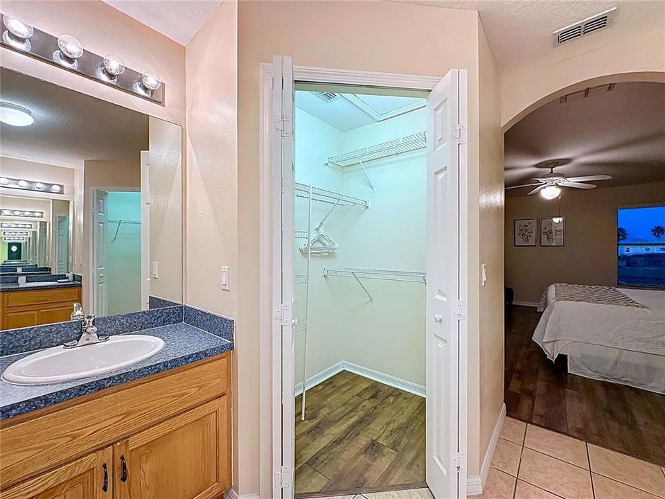 待售: $460,000 (5 贝兹, 3 浴室, 2532 平方英尺)