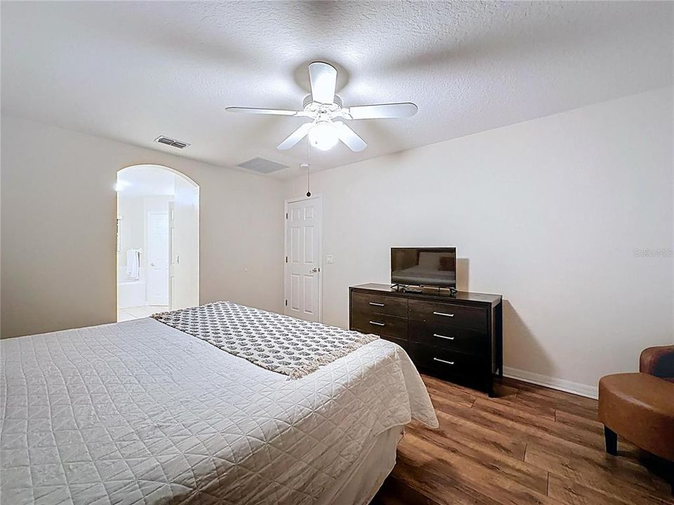 待售: $460,000 (5 贝兹, 3 浴室, 2532 平方英尺)