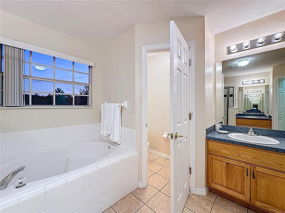 待售: $460,000 (5 贝兹, 3 浴室, 2532 平方英尺)