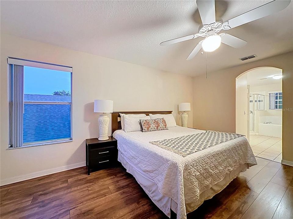 待售: $460,000 (5 贝兹, 3 浴室, 2532 平方英尺)