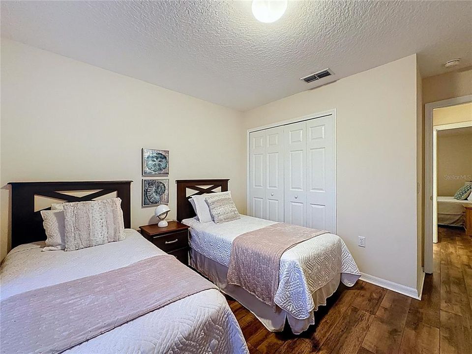 待售: $460,000 (5 贝兹, 3 浴室, 2532 平方英尺)