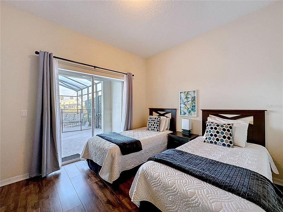 待售: $460,000 (5 贝兹, 3 浴室, 2532 平方英尺)