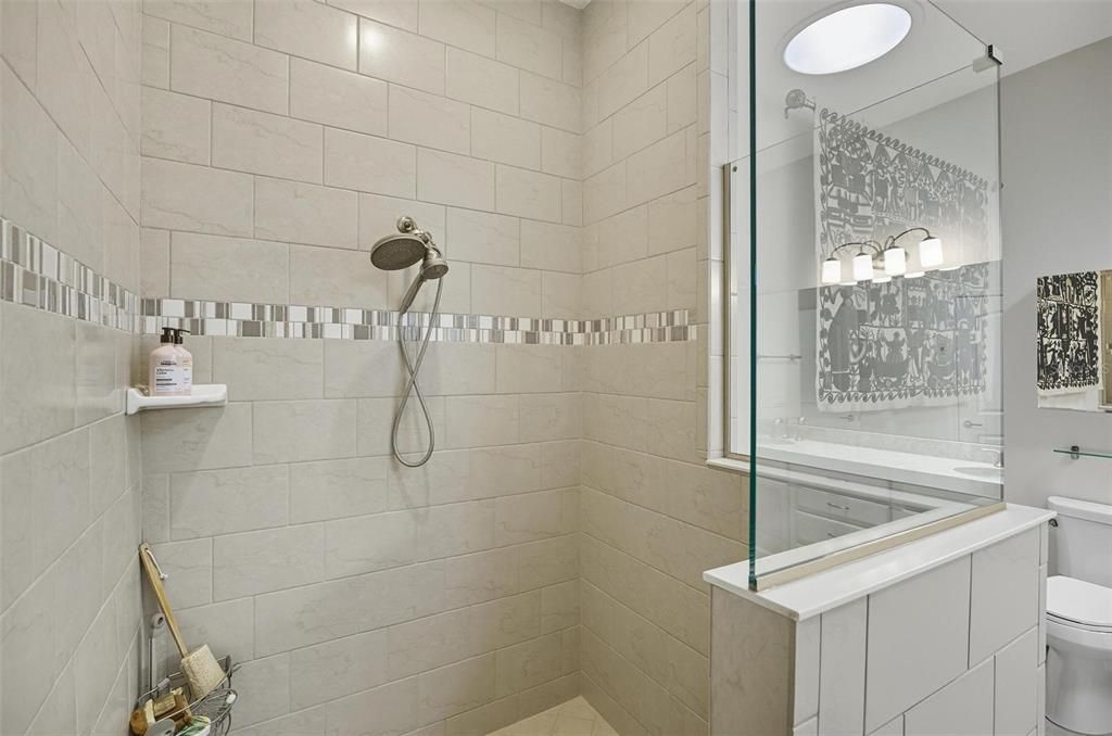 For Rent: $2,500 (3 beds, 2 baths, 1838 Square Feet)