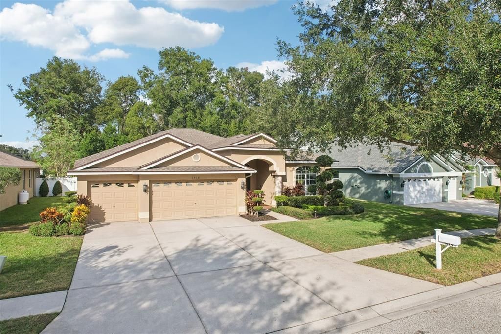 For Sale: $475,000 (5 beds, 3 baths, 2622 Square Feet)