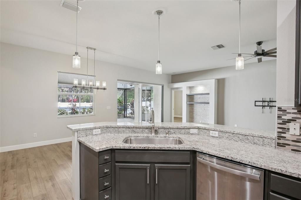 For Sale: $475,000 (5 beds, 3 baths, 2622 Square Feet)