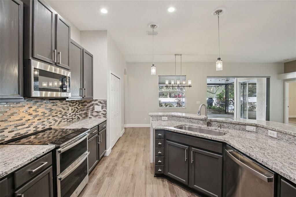 For Sale: $475,000 (5 beds, 3 baths, 2622 Square Feet)