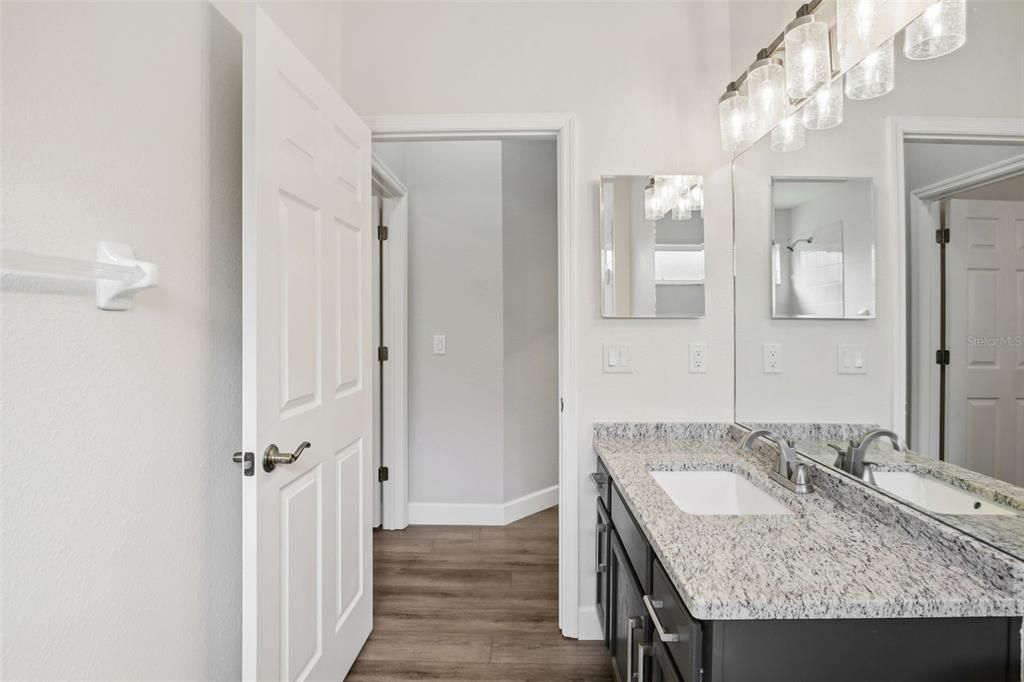 For Sale: $475,000 (5 beds, 3 baths, 2622 Square Feet)