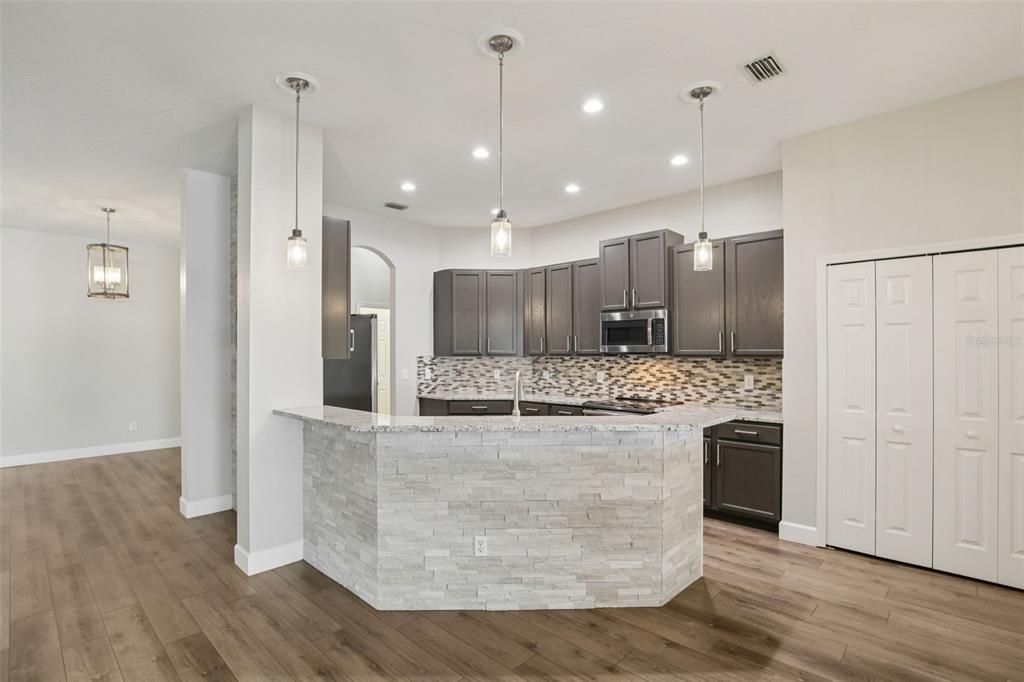 For Sale: $475,000 (5 beds, 3 baths, 2622 Square Feet)