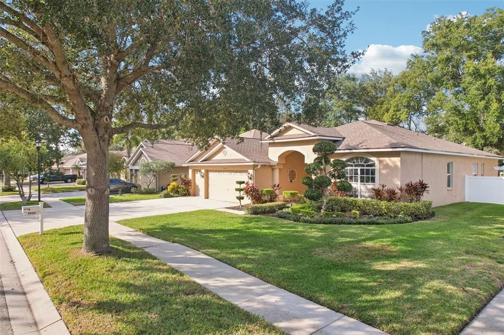 For Sale: $475,000 (5 beds, 3 baths, 2622 Square Feet)