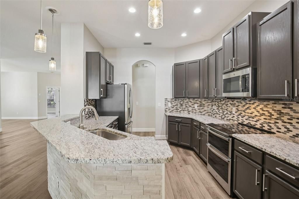 For Sale: $475,000 (5 beds, 3 baths, 2622 Square Feet)